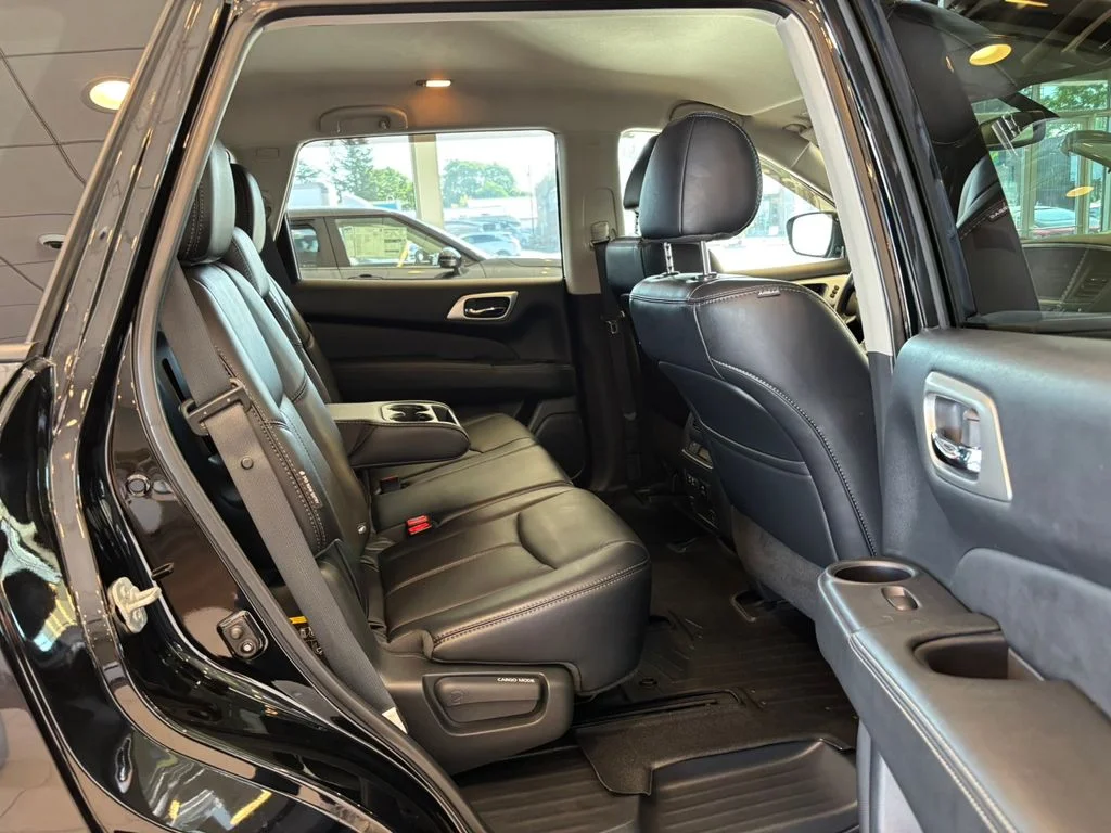 Used 2019 Black Nissan SL image 33