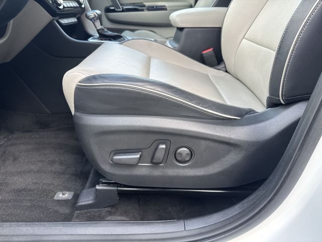 Used 2020 White Kia SX image 30