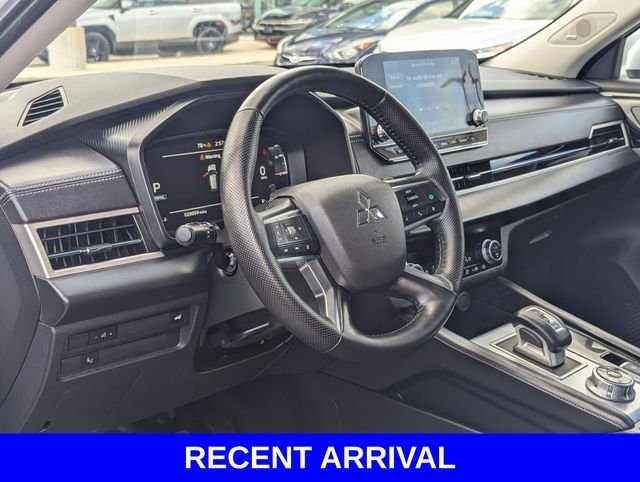Used 2024  Mitsubishi SEL image 2