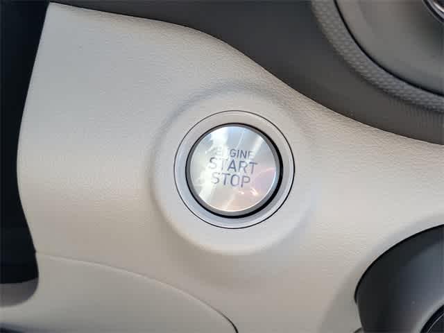 New 2026 Shimmering Silver Hyundai SEL image 10