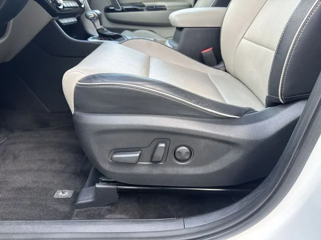 Used 2020 White Kia SX image 30