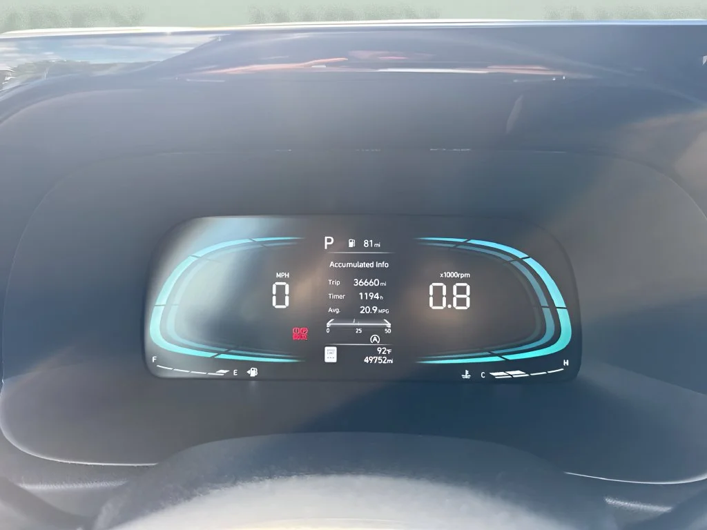 Used 2025 Gray Hyundai SEL image 25