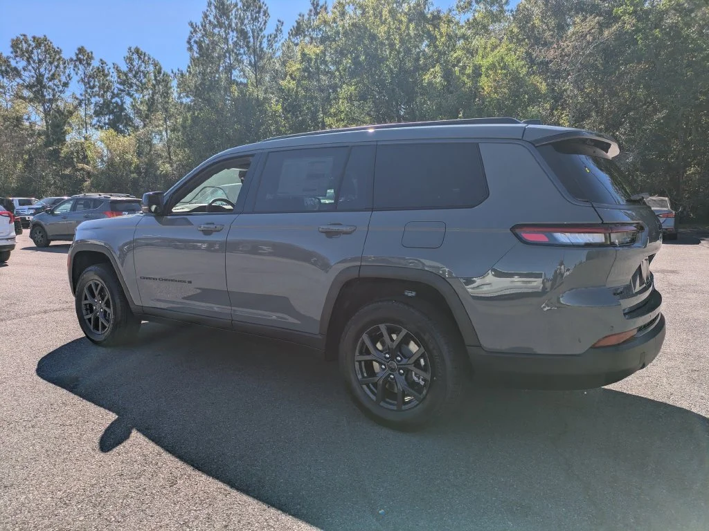 New 2027 Gray Jeep  image 6