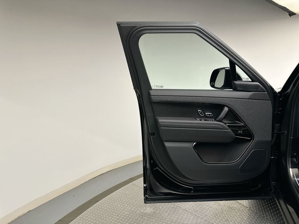 New 2027 Santorini Black Land Rover Dynamic SE image 9