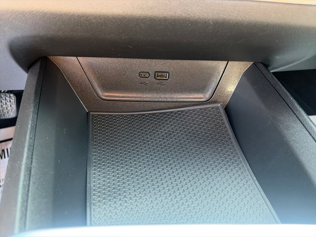 Used 2025 White Chevrolet LT image 35