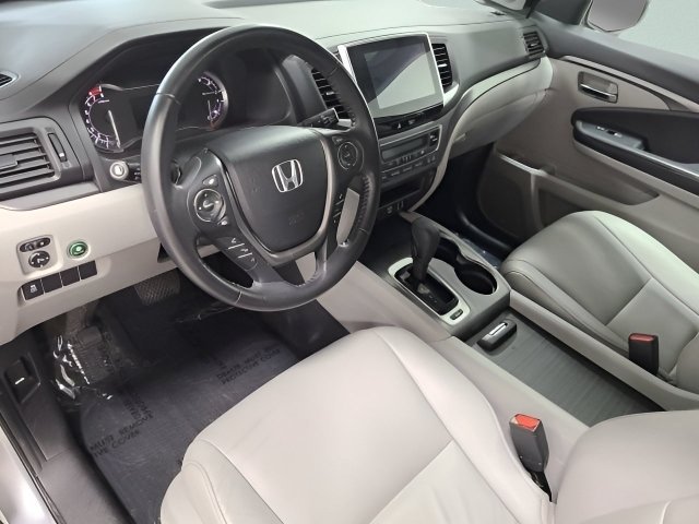 Certified Used 2018 Lunar Silver Metallic Honda EX-L image 23