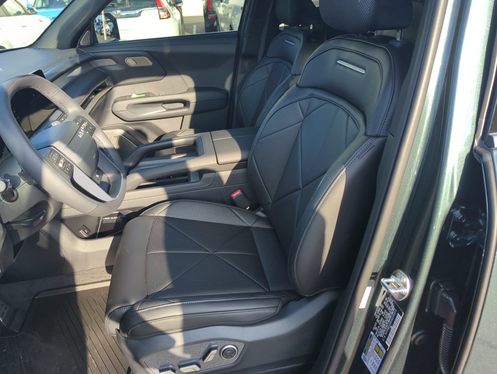 New 2027 Black Jade Green Kia SX image 11
