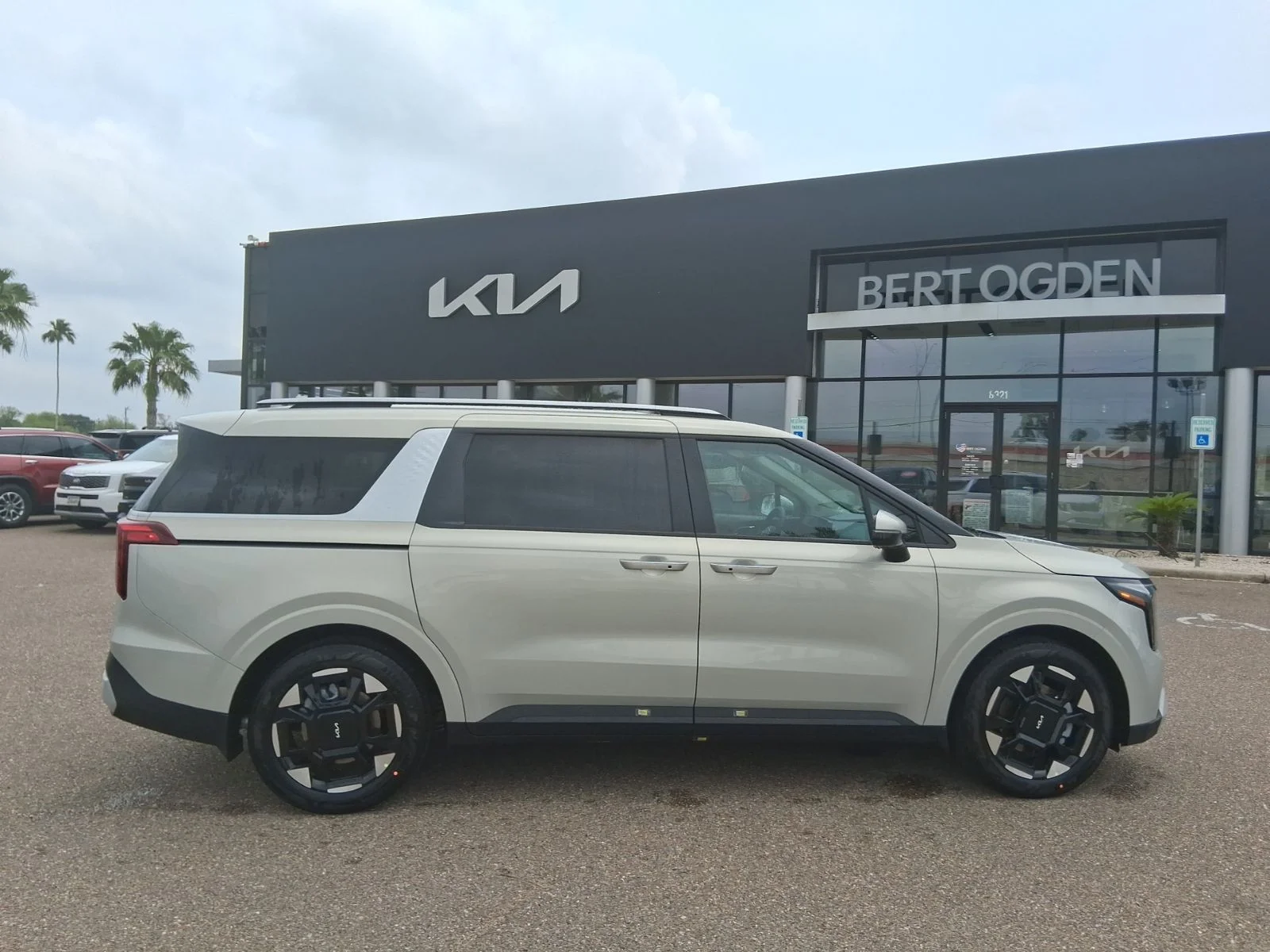 New 2026 White Kia EX image 3