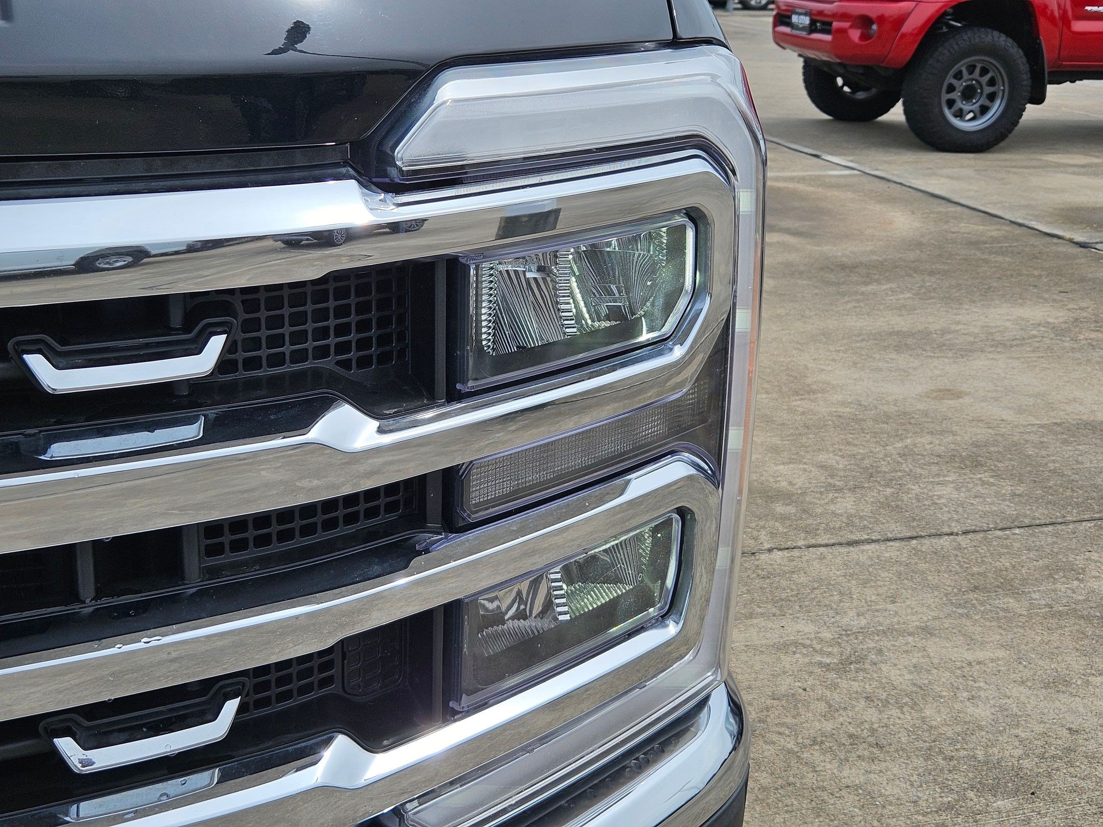 Used 2023 Black Metallic Ford Lariat image 9