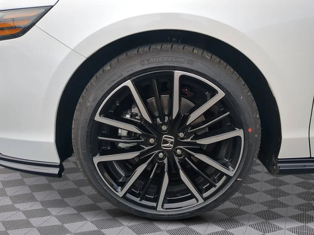 New 2026 Platinum White Pearl Honda Touring Hybrid image 9