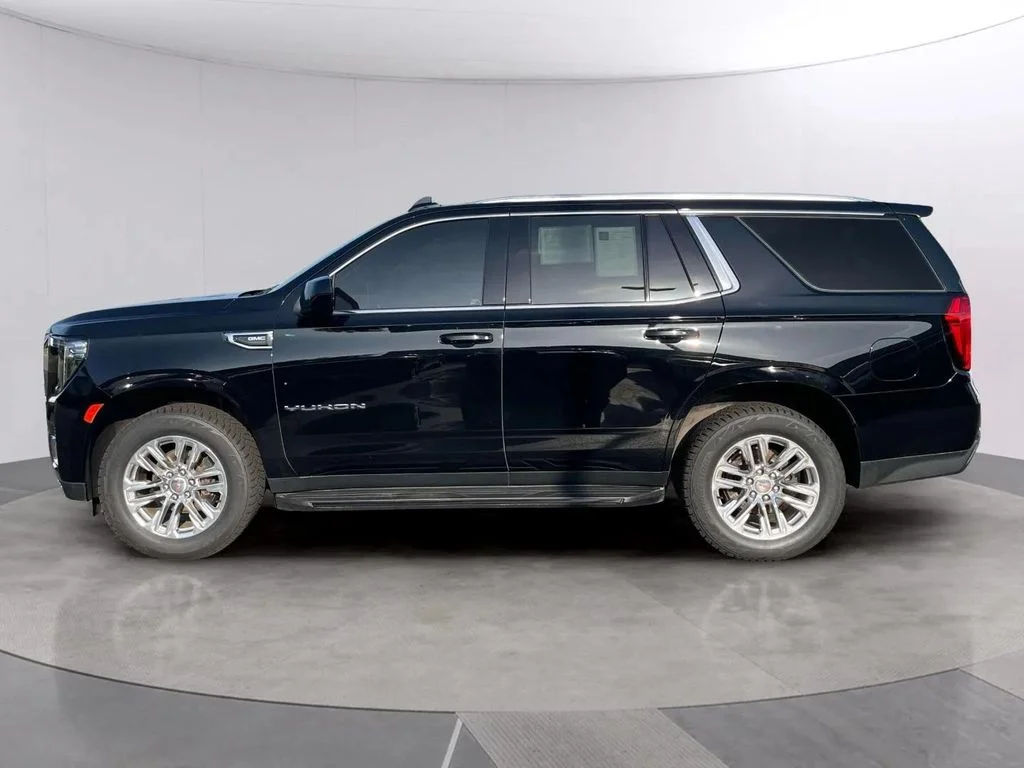 Used 2022 Onyx Black GMC SLE image 2