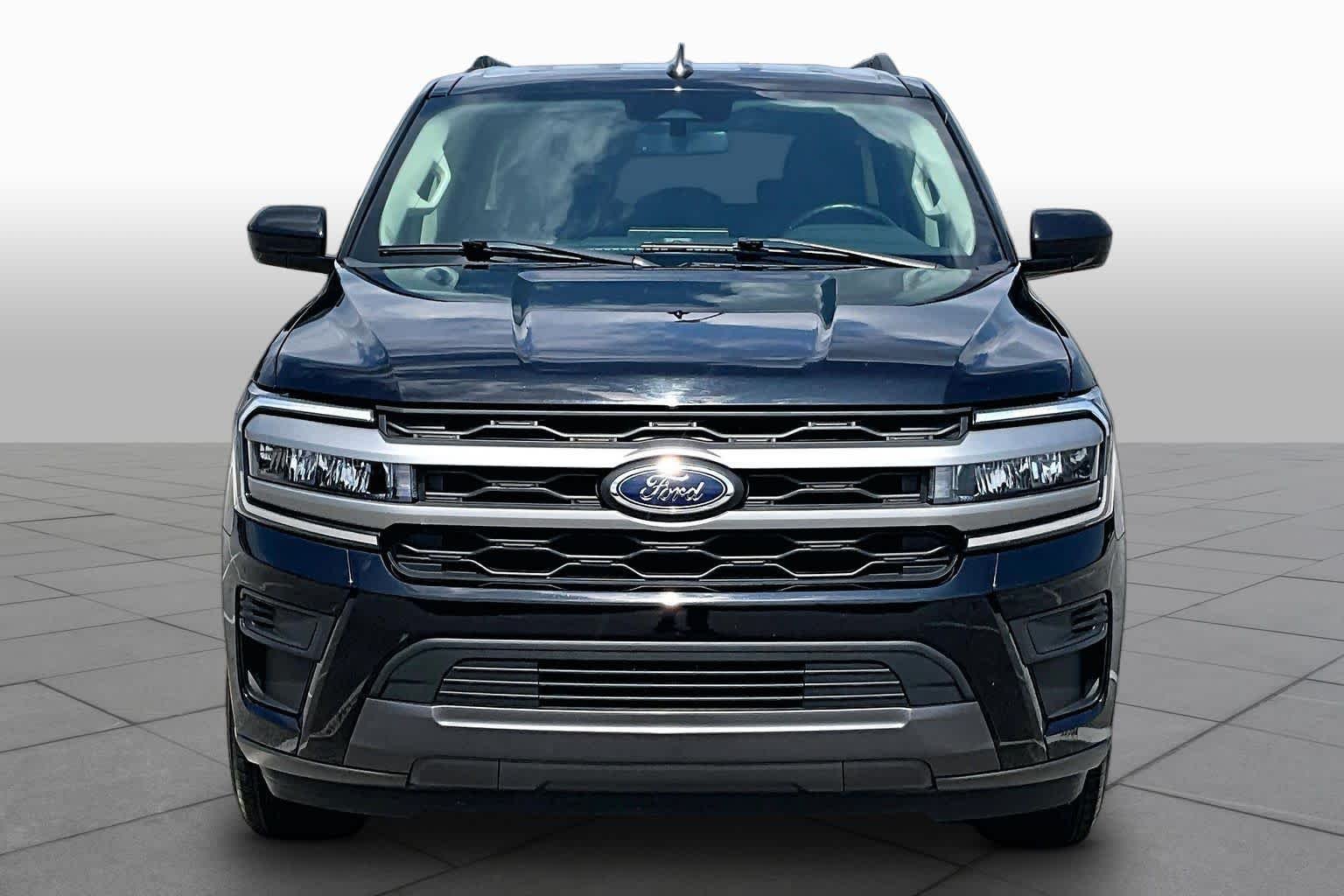 Used 2024 Agate Black Metallic Ford XLT image 4