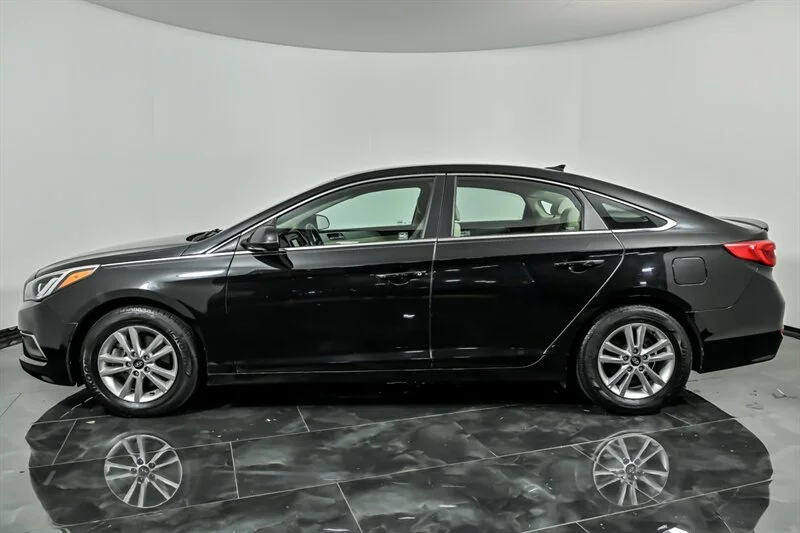 Used 2017 Phantom Black Hyundai  image 6