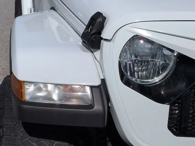 Used 2021 White Jeep Unlimited Sahara image 10