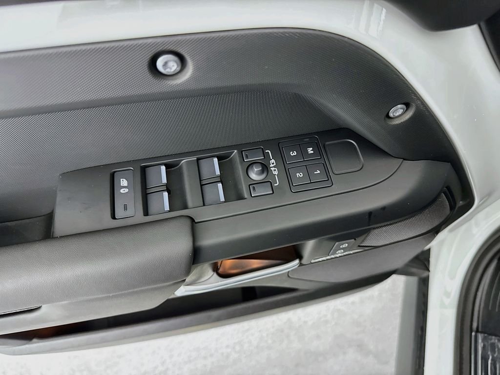 New 2026 Fuji White Land Rover X-Dynamic SE image 18