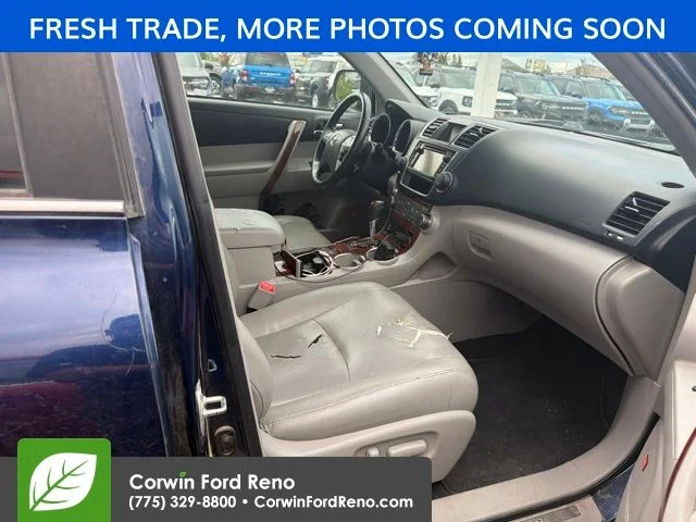 Used 2013 Nautical Blue Metallic Toyota Limited image 9
