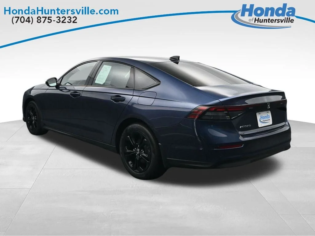 Used 2025  Honda SE image 6
