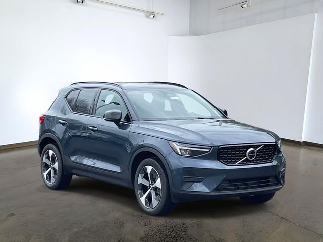2026 Volvo XC40 B5 Core Dark AWD's photo