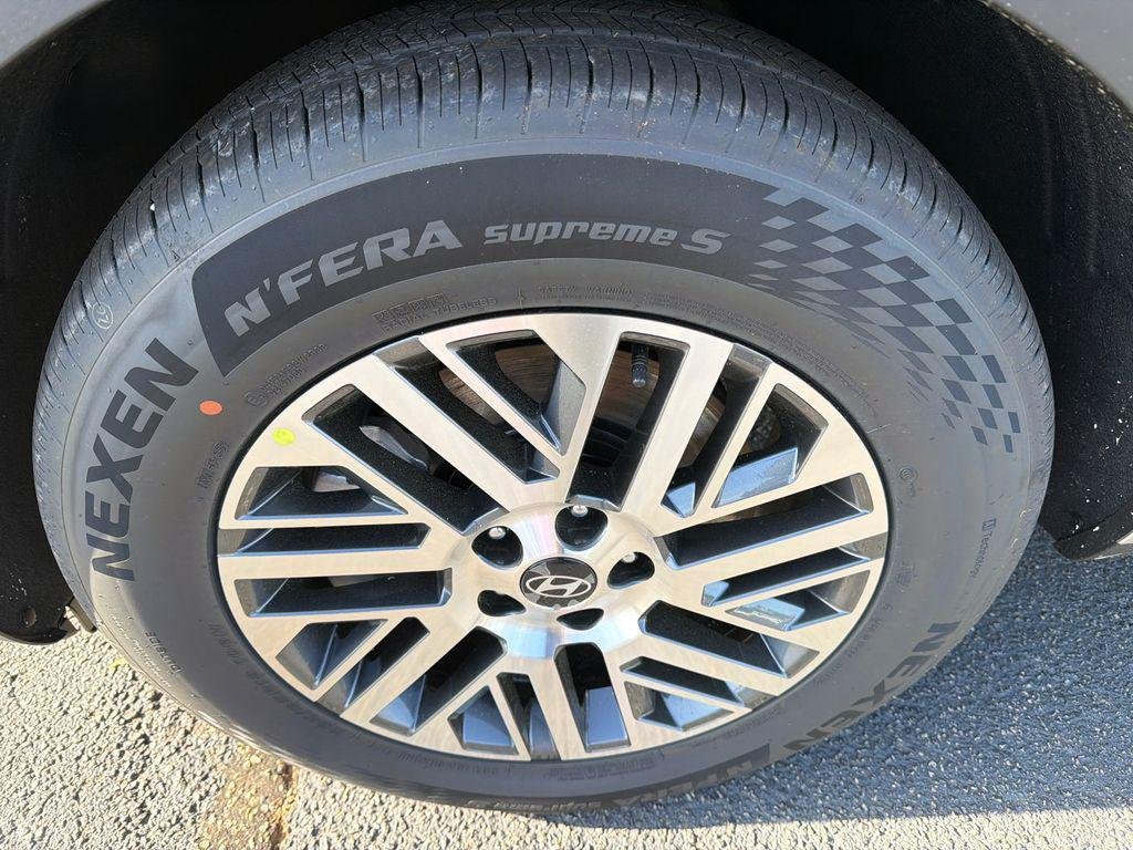 New 2026 Black Hyundai SEL Premium FWD image 11