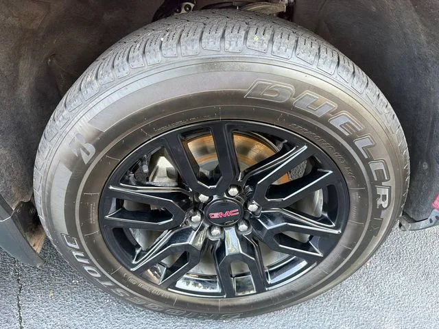 Used 2023 VOLCANIC RED TINTCOAT GMC Elevation image 12