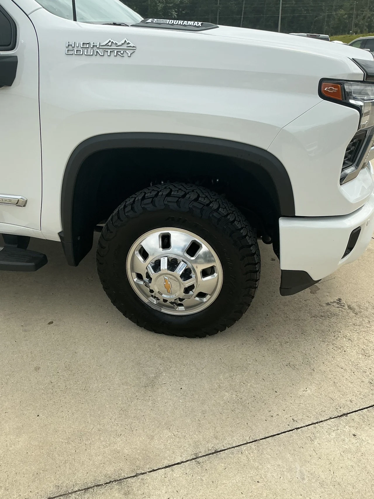 Used 2024 Summit White Chevrolet High Country DRW image 4