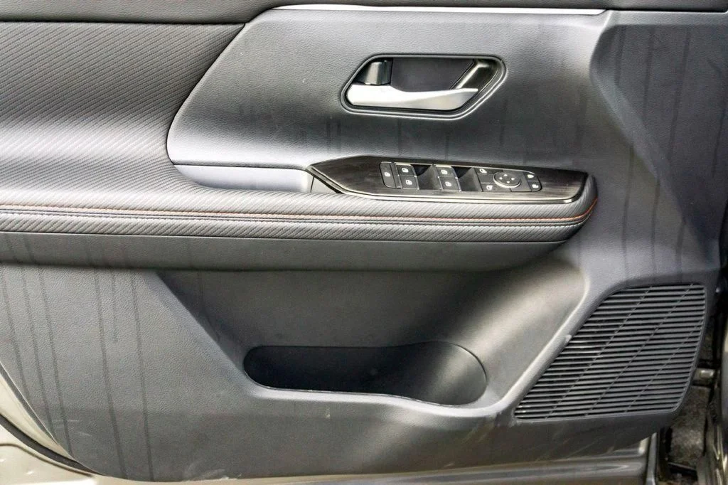New 2026 Gray Nissan SR image 7