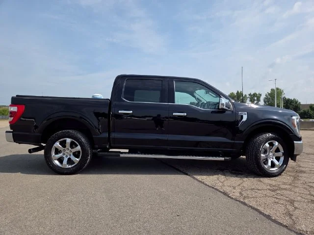 Used 2021 Black Metallic Ford LARIAT image 32