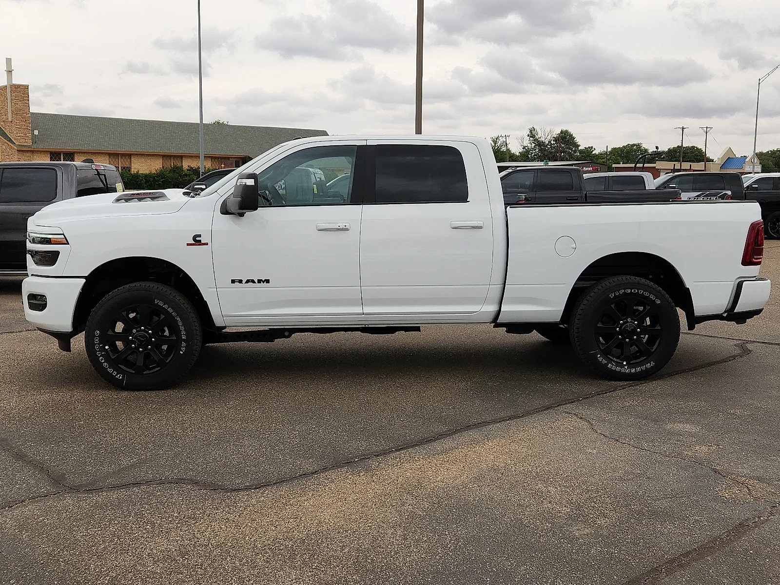 New 2026 PW7 Bright Whit Ram LARAMIE CREW CAB 4X4 6