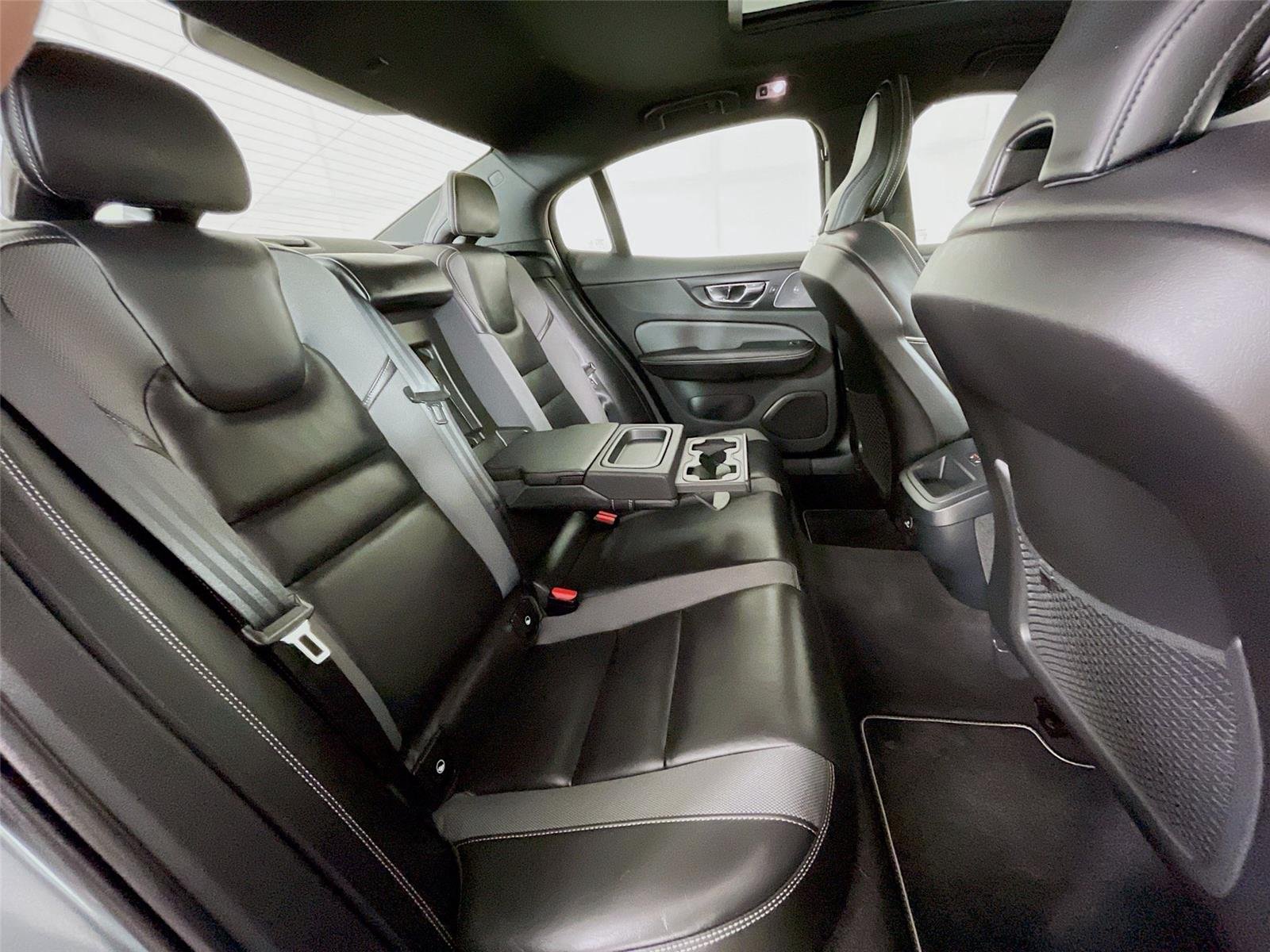 Used 2019 Pebble Grey Metallic Volvo R-Design image 31