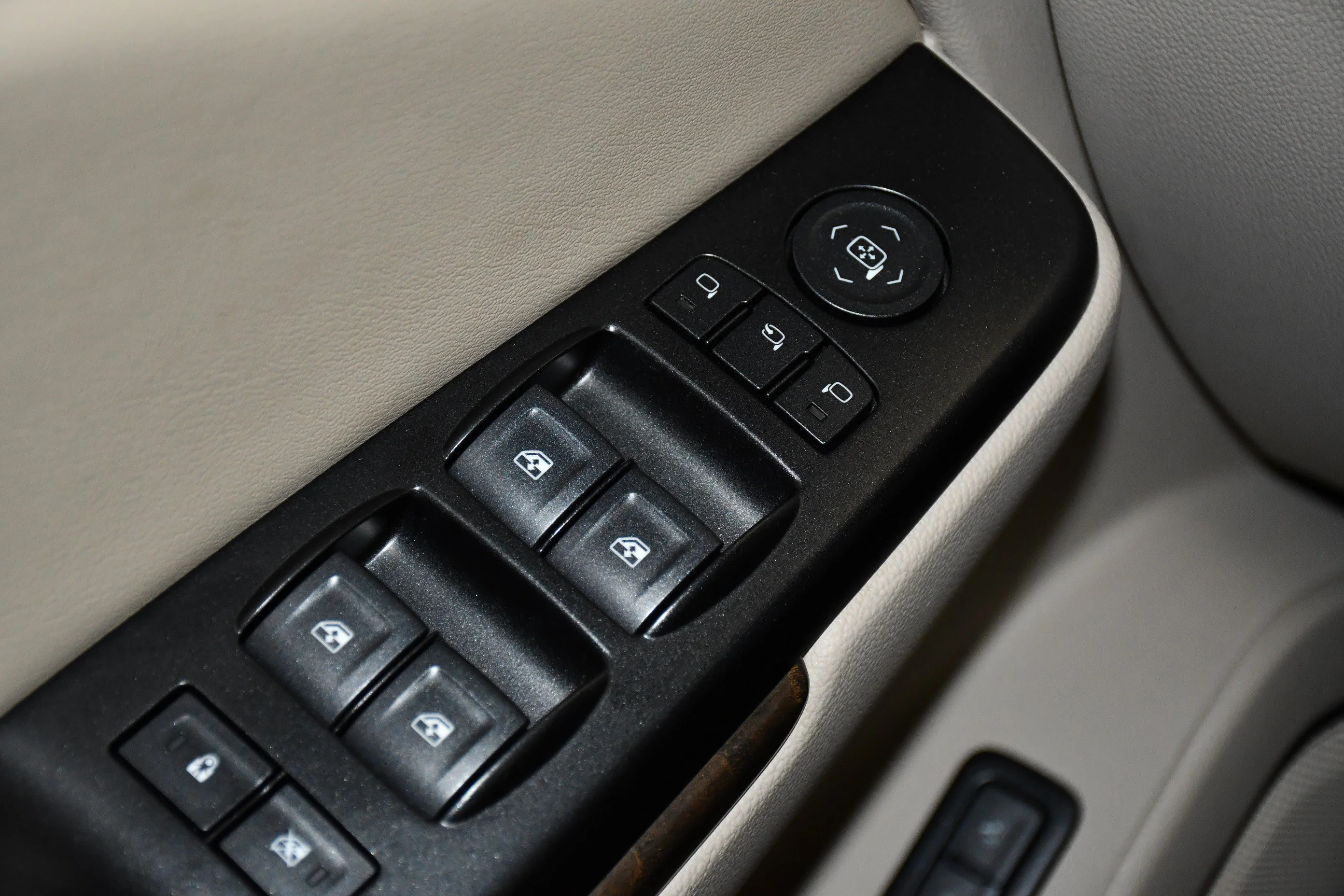 Used 2018 Onyx Black GMC Denali image 35