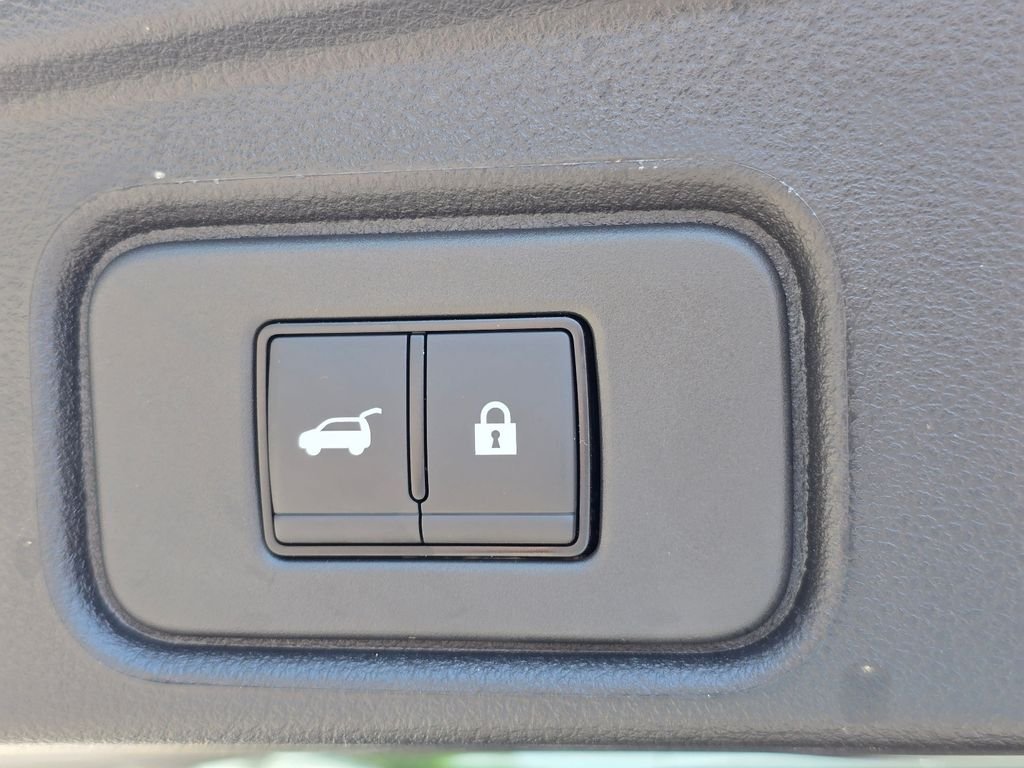 Used 2026 White Nissan Platinum image 10
