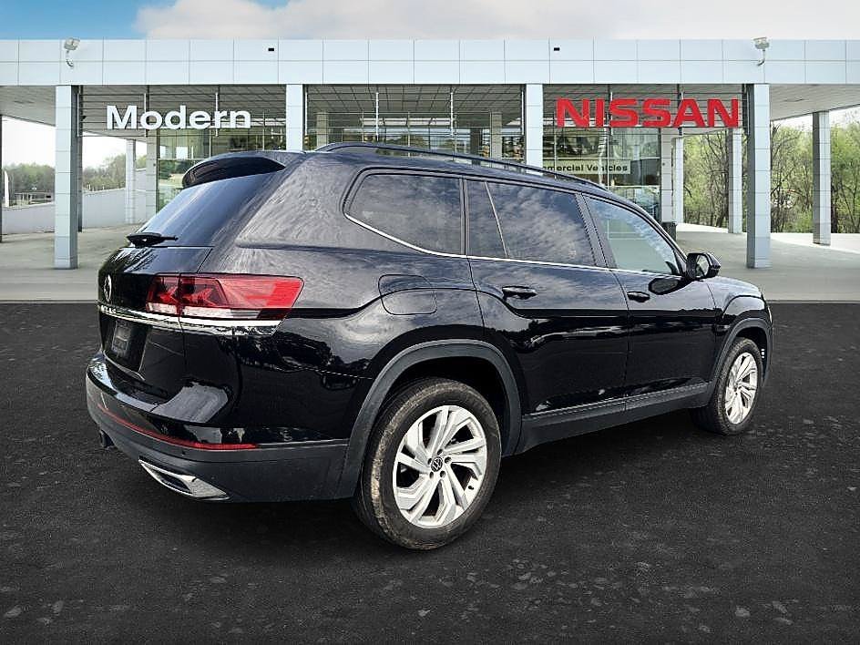 Used 2021 Deep Black Pearl Volkswagen 3.6L V6 SE w/Technology image 5