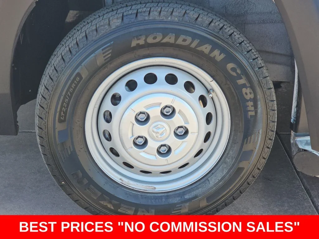 Used 2025 White Ram Base image 35