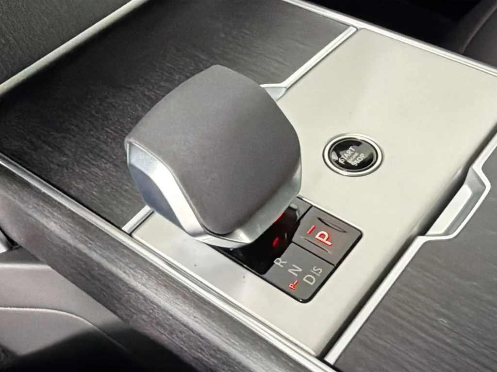 New 2026 Fuji White Land Rover SE image 17