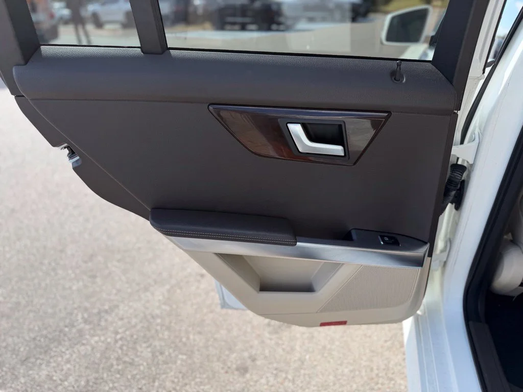 Used 2014 White Mercedes-Benz GLK 250 image 19
