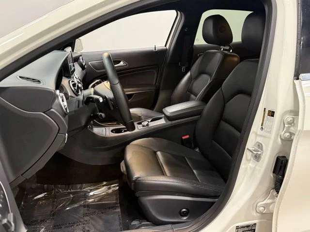 Used 2016 White Mercedes-Benz GLA 250 image 14