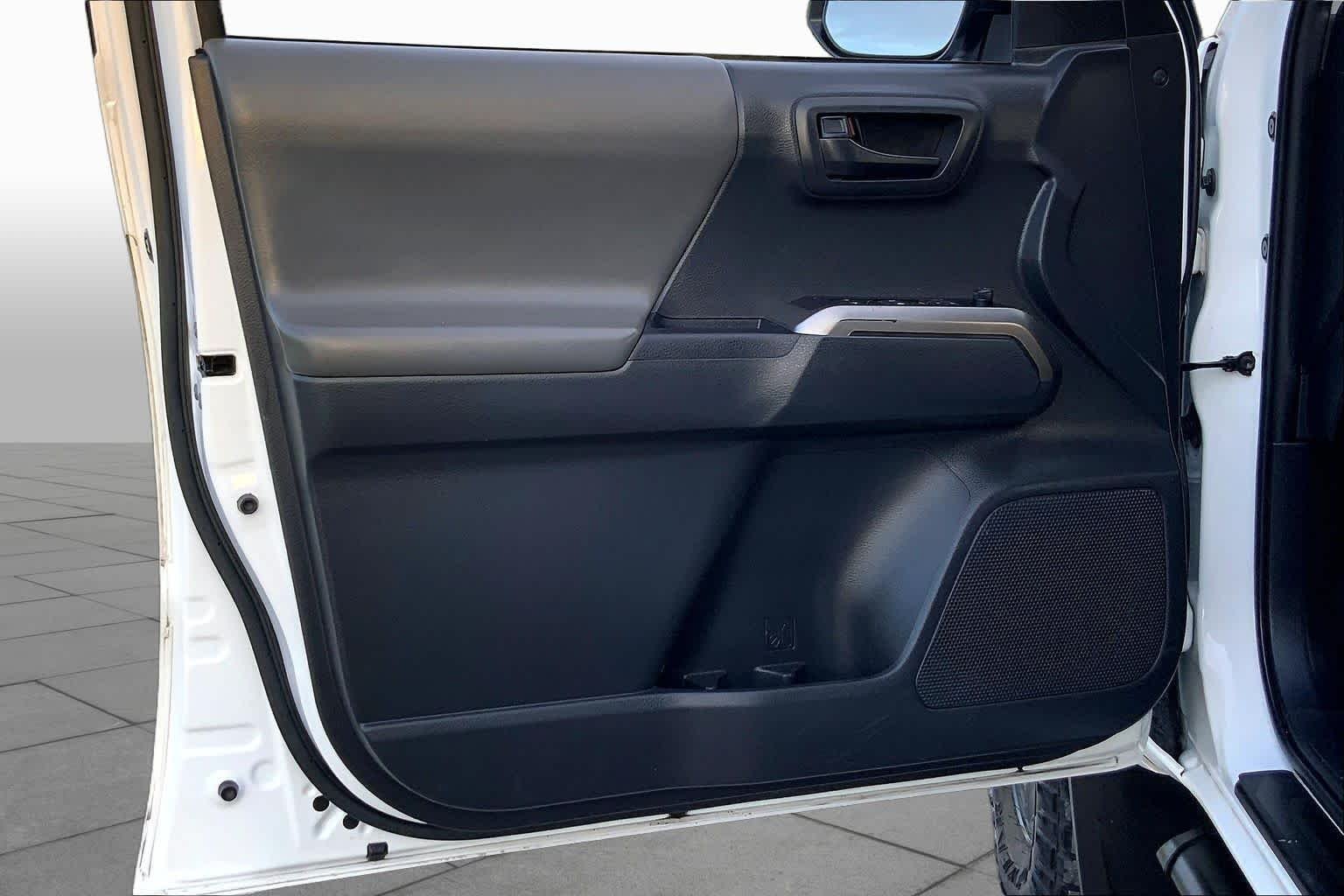 Used 2023 Ice Cap Toyota SR5 image 21