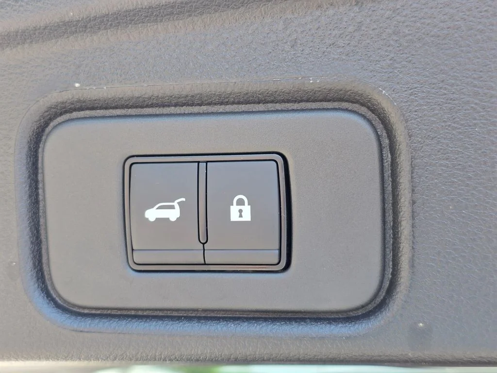 Used 2026 White Nissan Platinum image 10