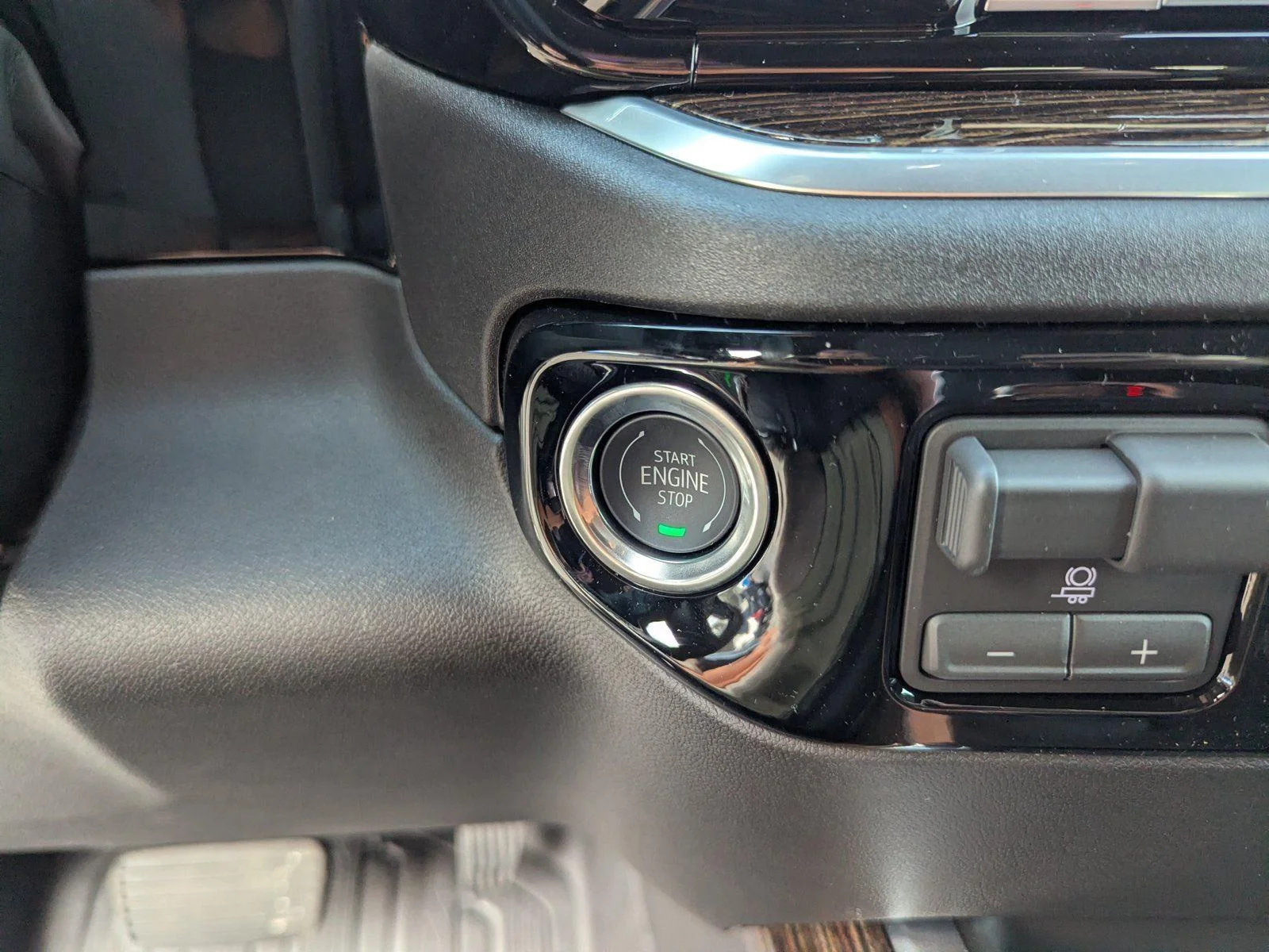 New 2026 Summit White GMC Elevation image 30