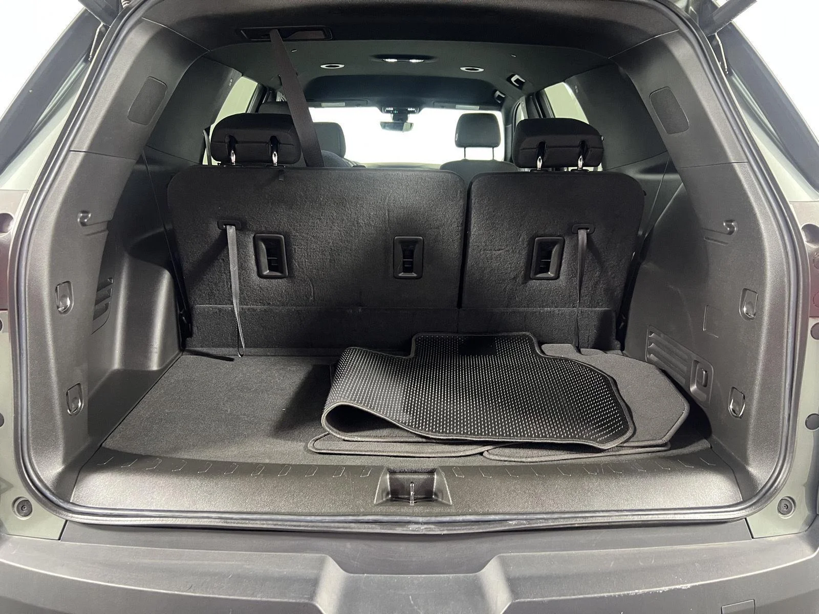 Used 2023 Silver Sage Metallic Chevrolet LT Cloth image 22