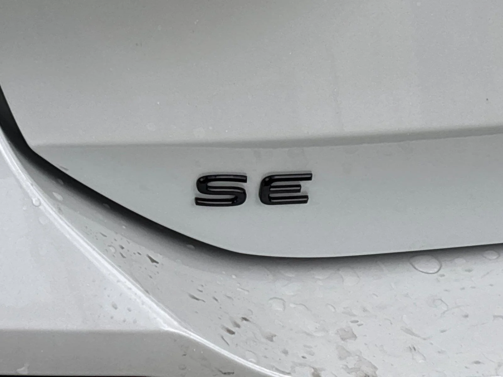 New 2026 opal white with deep black roof Volkswagen SE R-Line Black image 11