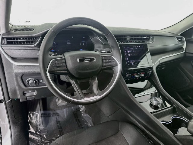 Used 2023 White Jeep Laredo X image 11