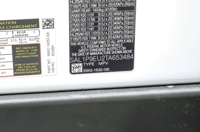 New 2026 Fuji White Land Rover SE image 66