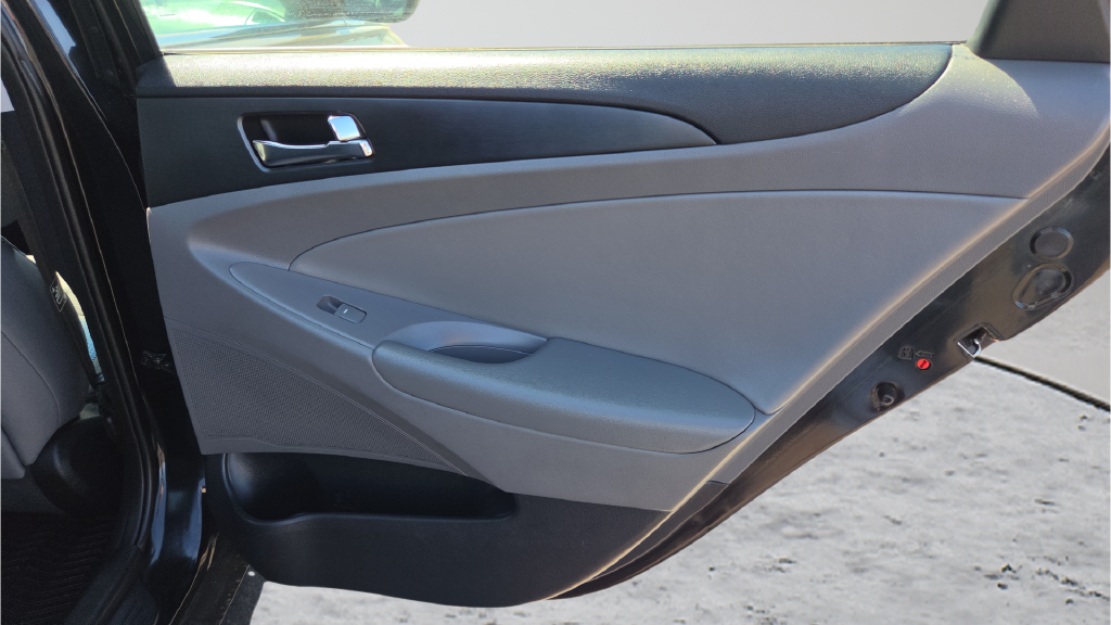 Used 2014 Black Hyundai GLS image 45