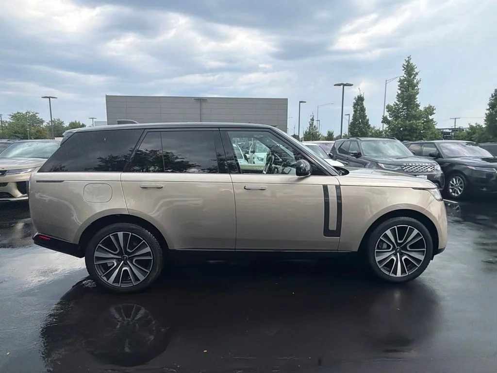 Used 2025 Batumi Gold Premium Metallic Land Rover SE image 6