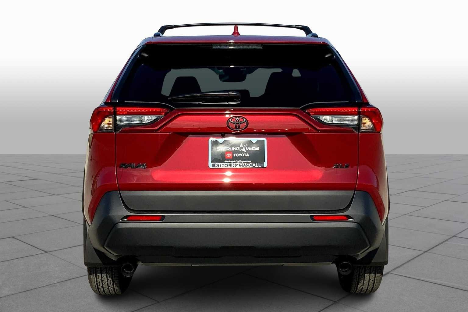 Used 2025 Ruby Flare Pearl Toyota XLE image 4