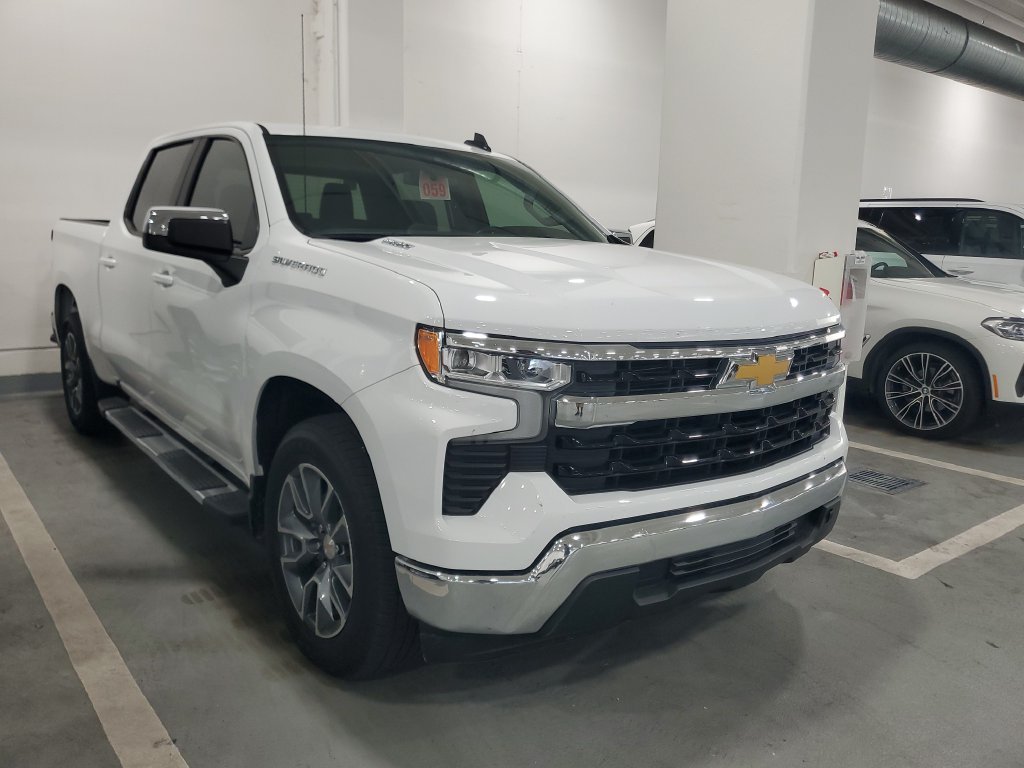 Used 2025 Summit White Chevrolet LT image 1
