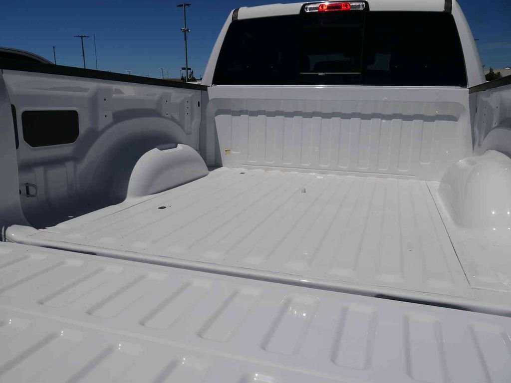 New 2026 Bright White Clear-Coat Exterior Paint RAM TRADESMAN image 9