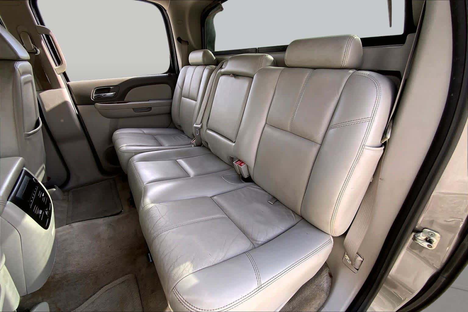 Used 2008 Graystone Metallic Chevrolet LT w/3LT image 19