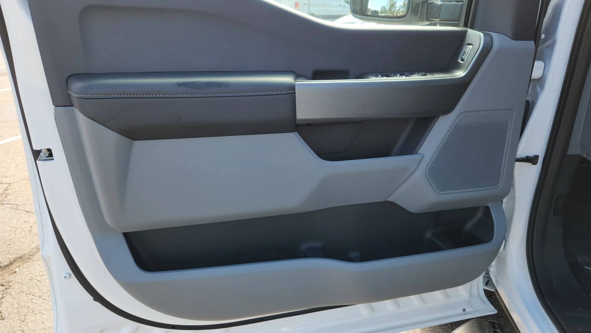New 2026 Oxford White Ford XLT image 12